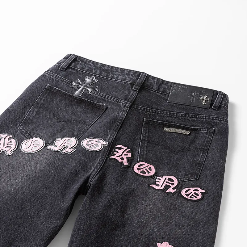 P260 💰 (top version) chrome hearts ss25 black leather Sanskrit fine jeans. Styles with different washed textures, very friendly to people with thin legs and thick legs. The slightly flared version is very flattering to the leg shape. The moderate length is timeless and easy to match. It is the basis of various styles. It is a must-have in the wardrobe! The fabric is stiff but also makes the upper body soft without losing texture. The washing process is even more perfect. It is a must-have item for everyone! ! !  Color: black Size: 30-32-34-36 30 32 34 36 Waist circumference 80 85 90 95 Sitting circumference 105 130 115 120 Foot opening 46 47 48 49 External length 102 103 104 105